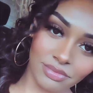 Meet your Posher, Niki